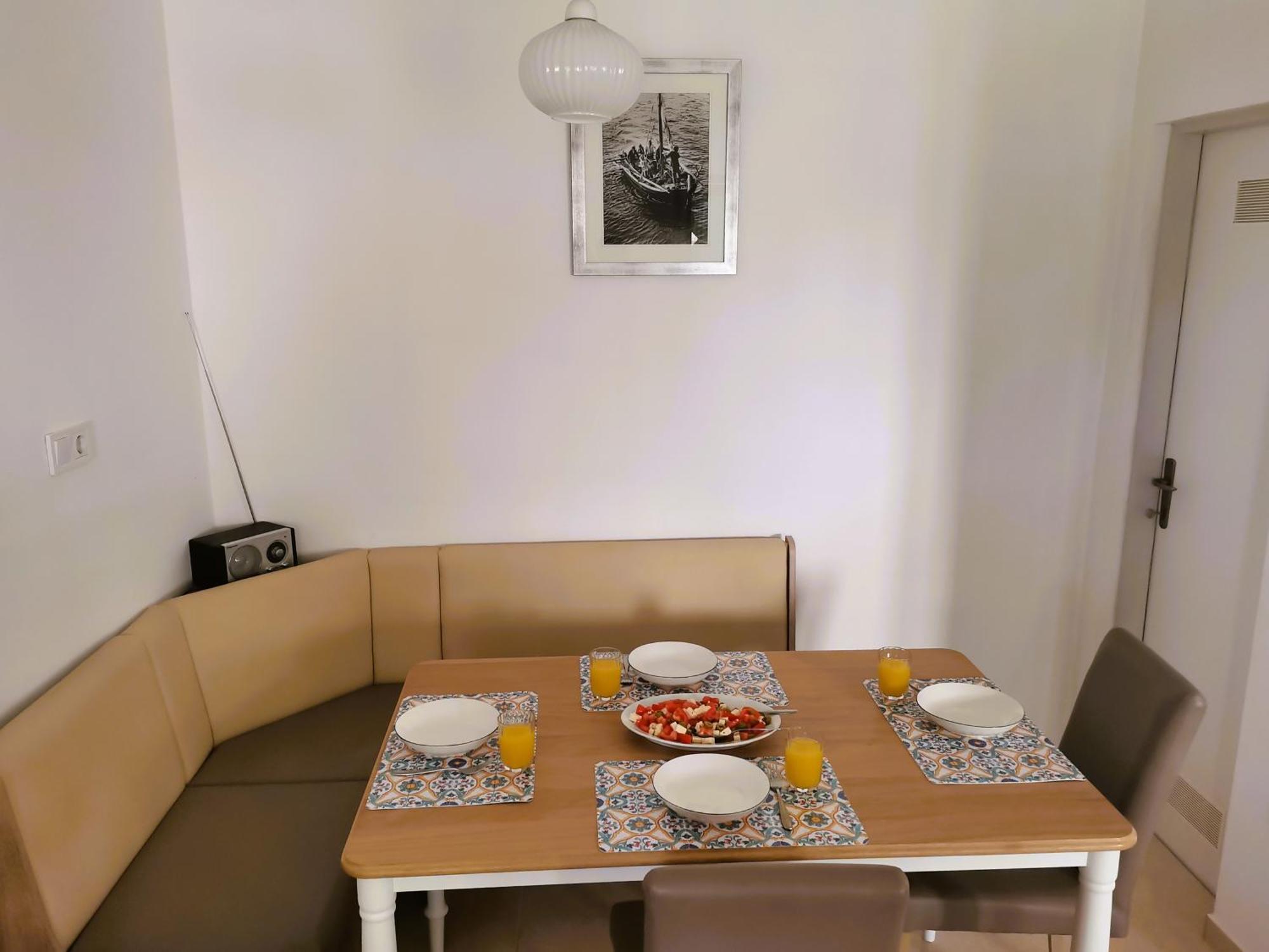 Charming Traditional Townhouse - Holiday Home Kata Jezera Bagian luar foto